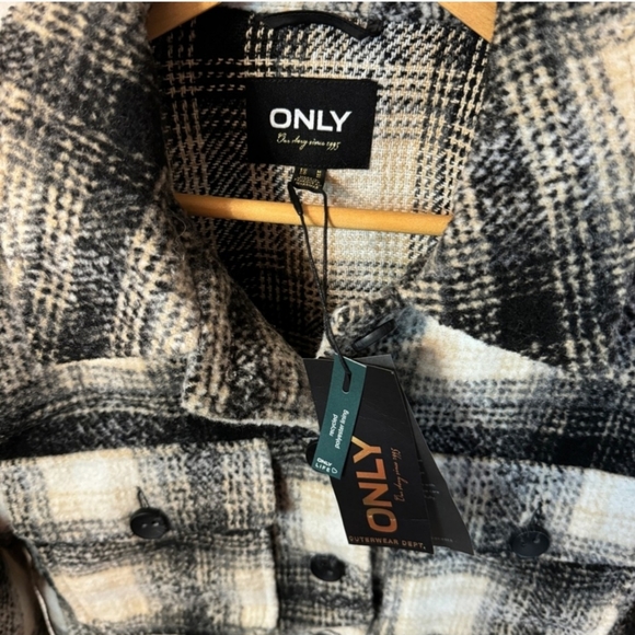 NWT Only Shacket checkered/ plaid - Picture 4 of 5